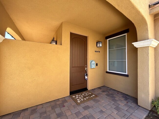 Building Photo - AVAILABLE NOW!! GORGEOUS 2 Bed 2.5 Bath Condo in La Quinta!