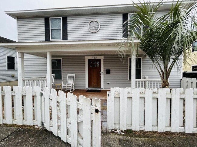 Building Photo - 422 S 7th St