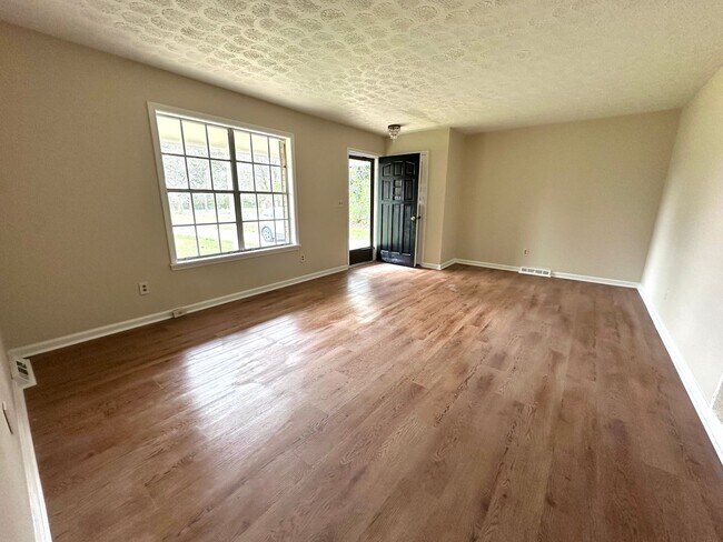 Building Photo - 3 Bedrooms, 2 Bathroom - House in North Rome!
