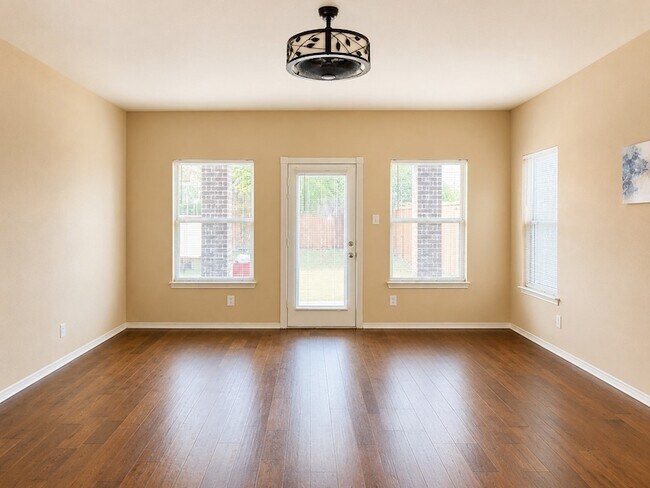 Building Photo - 1009 Cheyenne Dr