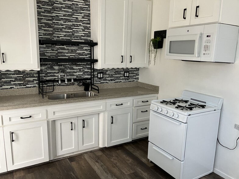 Kitchen - 25409 Belle Porte Ave