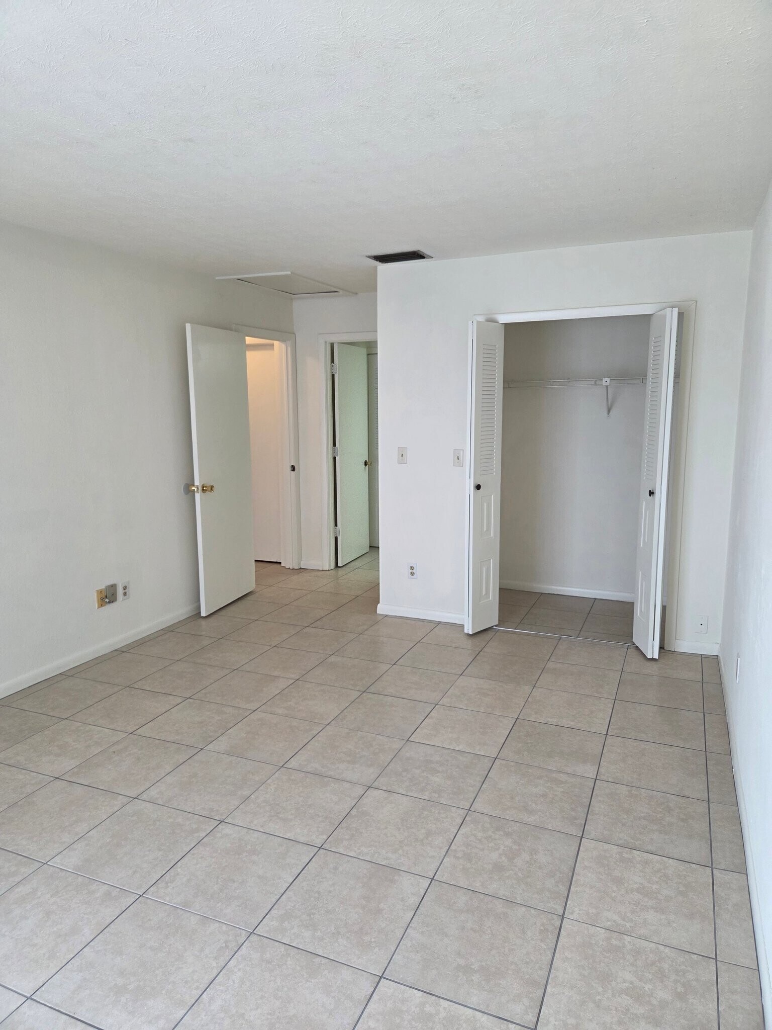 Building Photo - 1214 SE 8th St