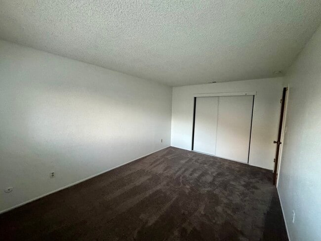 Building Photo - Charming & Cozy Duplex ? 2 Bedroom, 1 Bathroom for Rent!