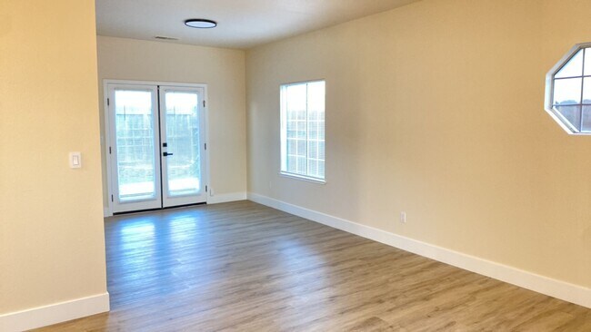 Building Photo - Charming Home in Turlock's Alpine Estates