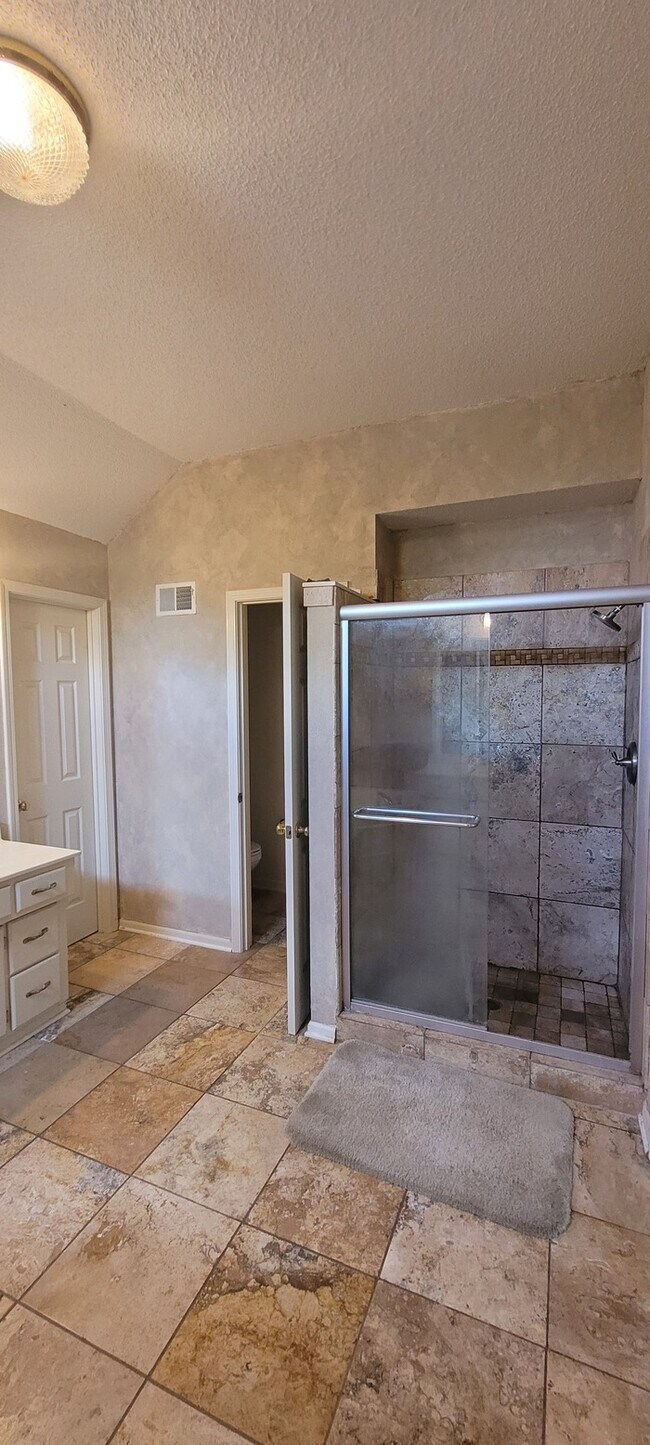 Building Photo - Fruitfully ready for your move in!