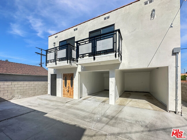 Building Photo - 1522 Burnside Ave