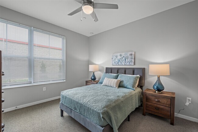 Building Photo - 1009 E Dublin Granville Rd