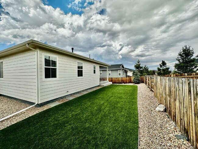 Building Photo - "Charming 4-Bedroom Castle Rock Home with Spacious Living!"