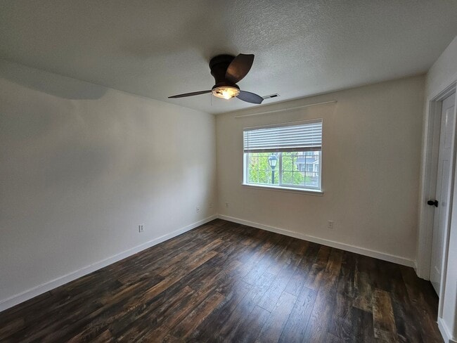 Building Photo - Modern 3 Bedroom, 2.5 Bath Home in Hillsboro with Granite Countertops and 2 Car Garage!