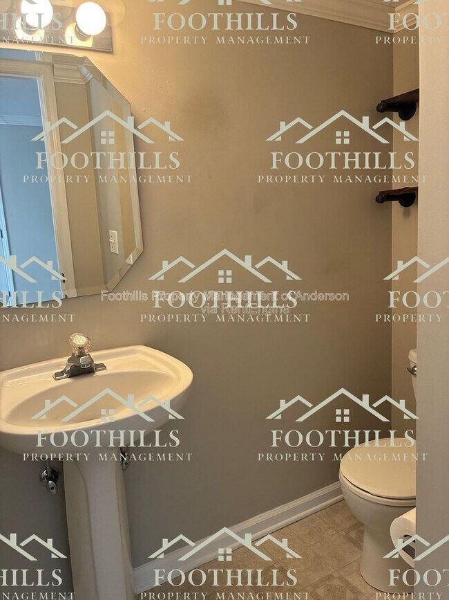 Building Photo - 115 Crosscreek Dr