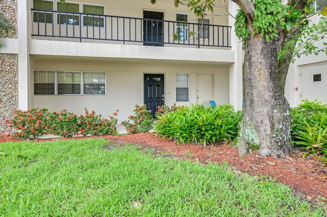 Building Photo - 745 W Country Club Dr