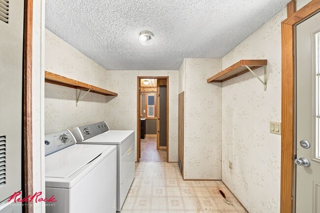Building Photo - 408 Harmony Dr