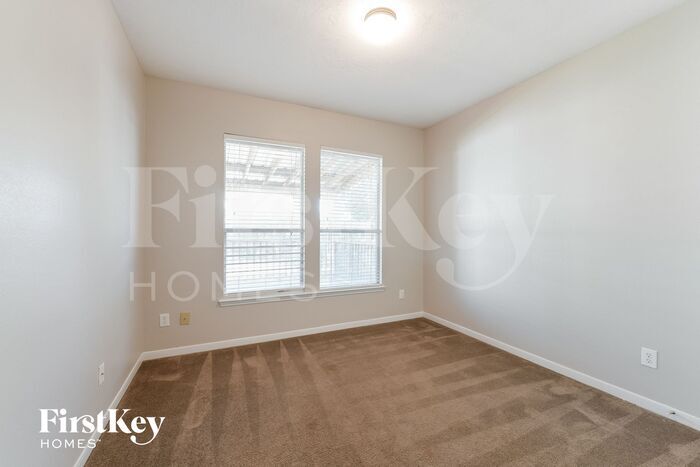 Building Photo - 30030 Saw Oaks Dr