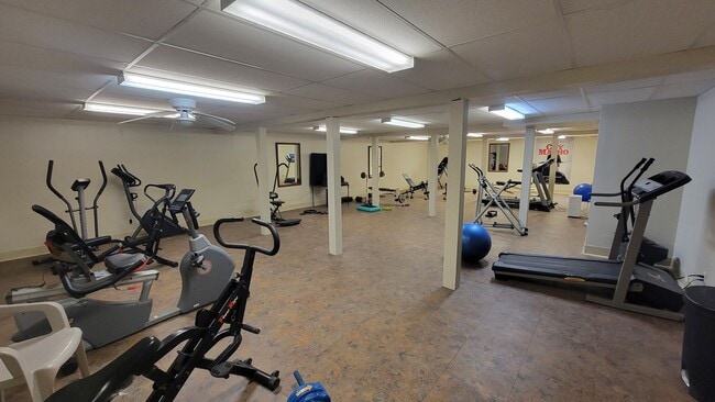 Building Photo - Clean Two Bedroom Condo For Rent