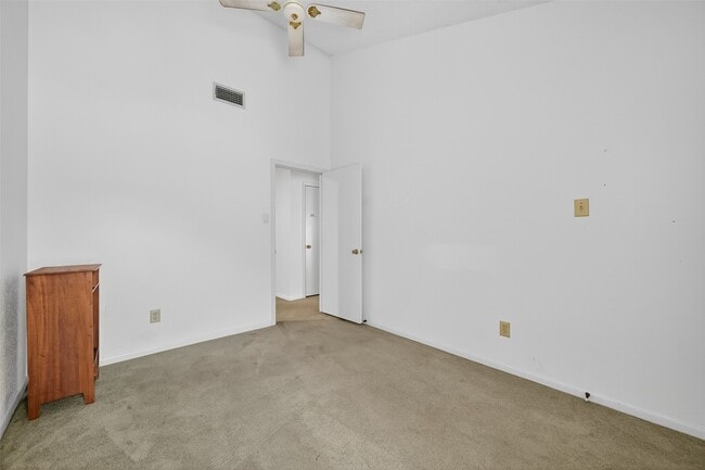 Building Photo - 2818 Crest Park Dr