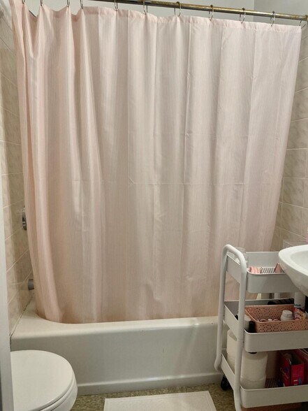 Building Photo - 1079 Beacon St