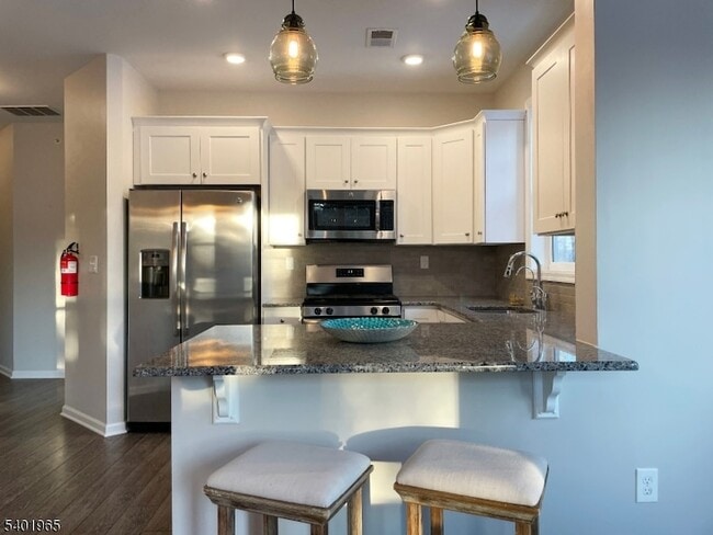 Building Photo - 5 W River Styx Rd