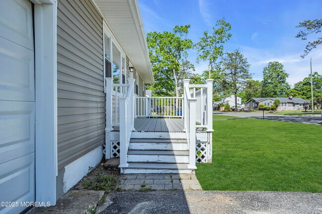 Building Photo - 1624 Joffre Rd