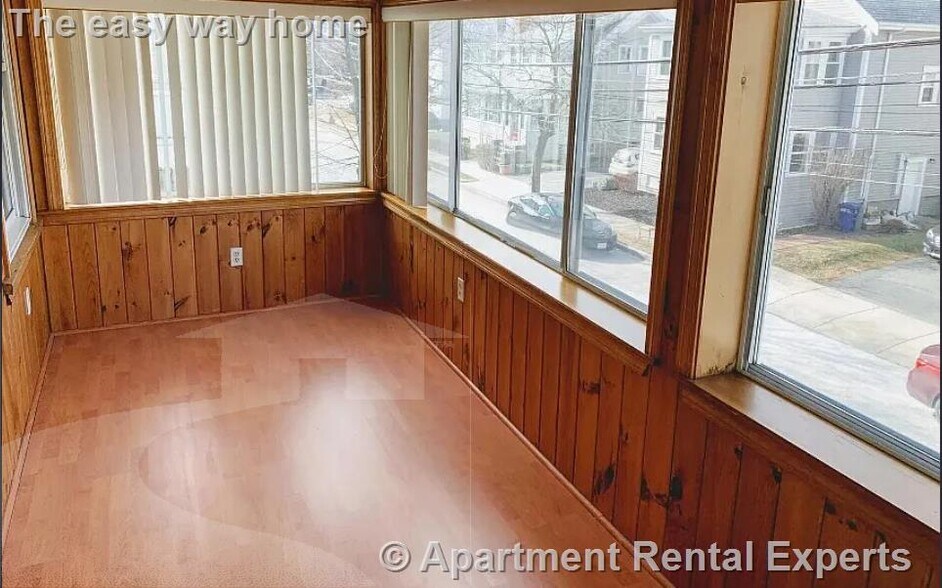 Building Photo - 19 Adams St