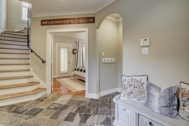 Building Photo - 246 Detering St