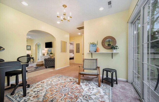 Building Photo - 452 Riverland Dr