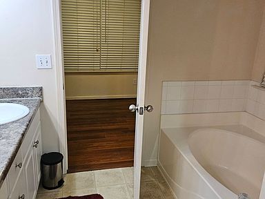 Building Photo - 45 Trelawney Keep