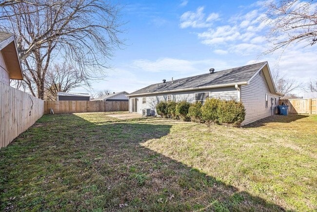 Building Photo - 2607 NE Walker St