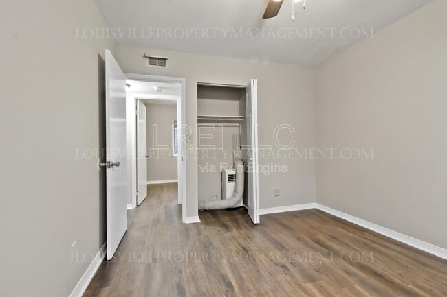 Building Photo - 2423 Lindsay Ave