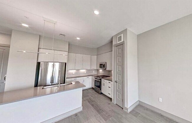 Building Photo - 401 W 25th St