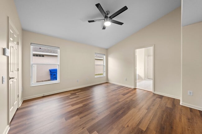 Building Photo - Immaculate 3 Bedroom Home in Gated Community - Stonefield