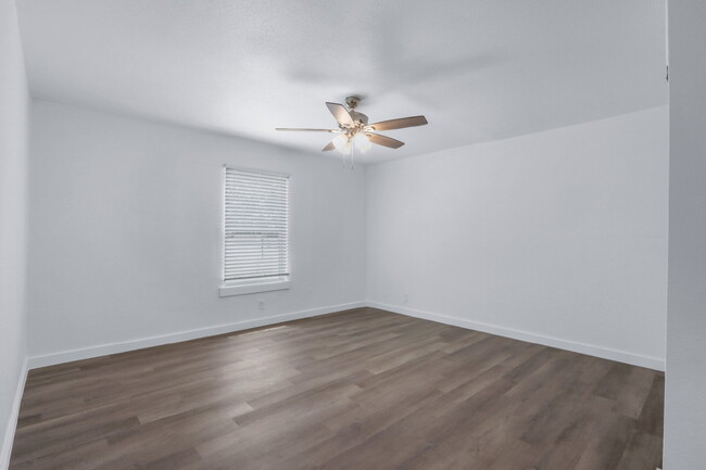 Building Photo - "Charming 3-Bedroom Sanctuary on Buckingha...