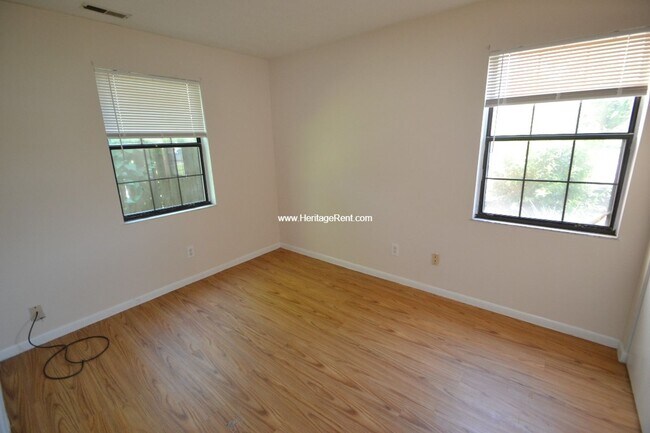 Building Photo - Affordable 1st floor Reading Condo with Pool