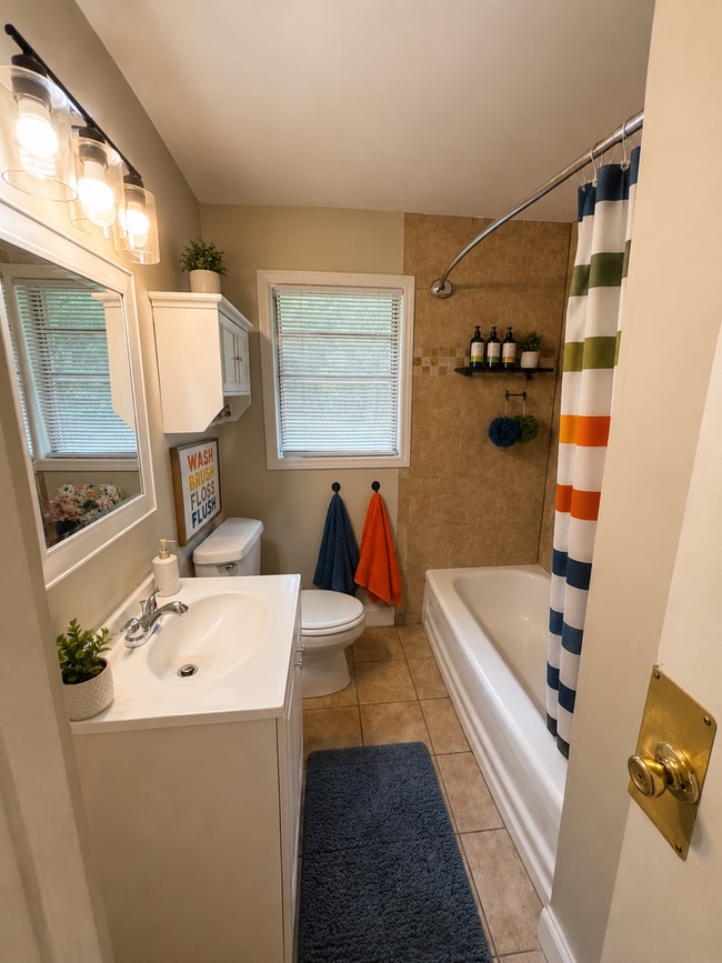 Building Photo - Move In Special 2 Weeks Free with Approved Application