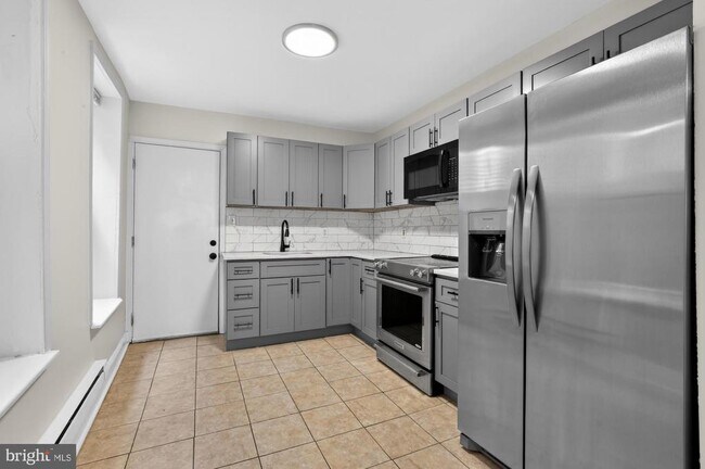 Building Photo - 1729 N Bambrey St