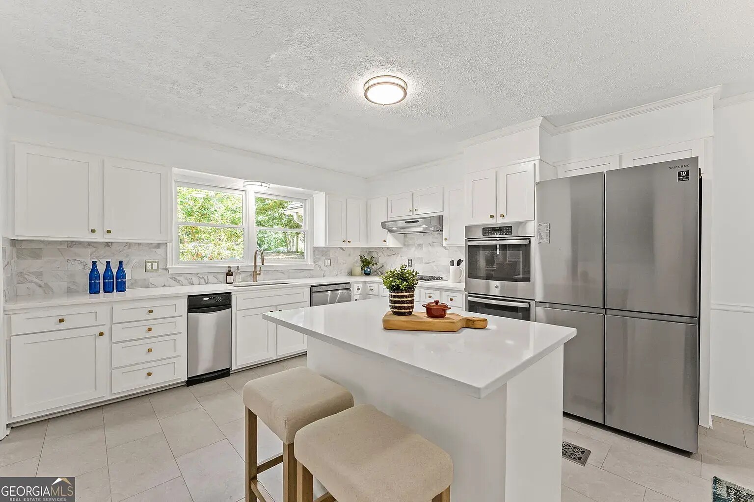 Building Photo - 220 Hollyridge Dr