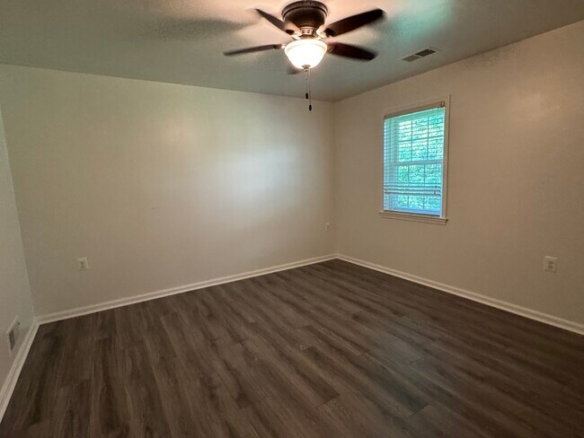 Building Photo - 3212 Manitoba Dr