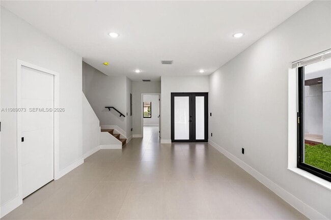 Building Photo - 122 NW 5th Ave