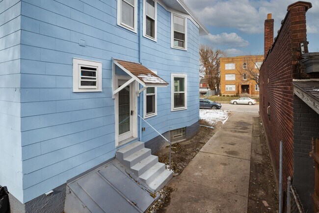 Building Photo - 1221 California Ave