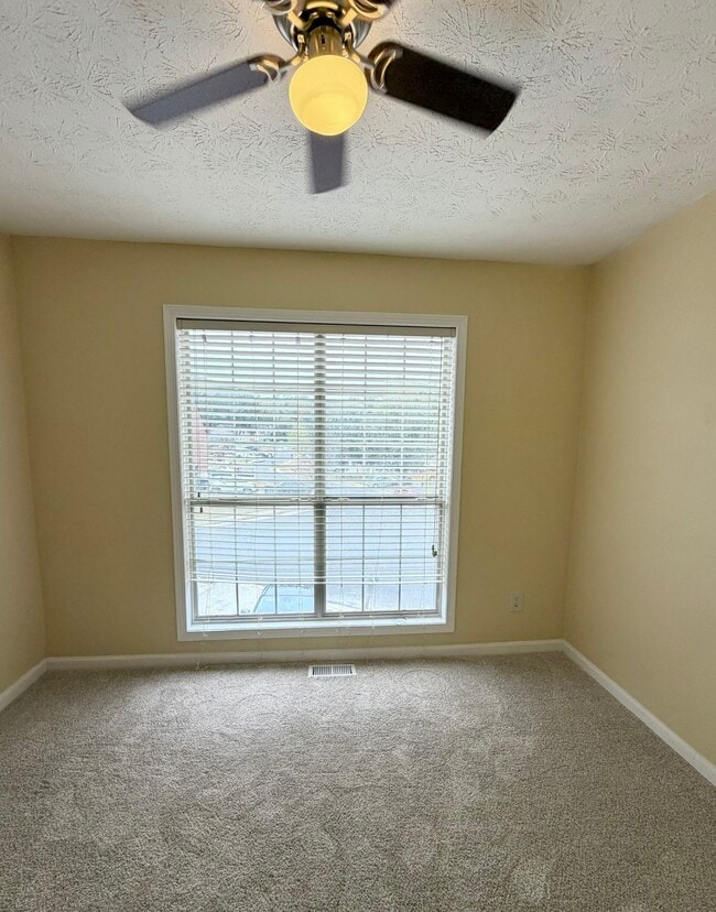 Building Photo - 1025 Eagle Pointe Dr NW