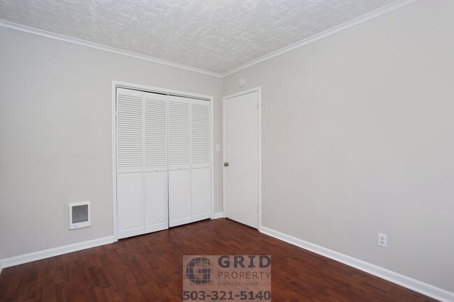 Building Photo - 1 Bedroom Bungalow Available in Inner Nort...