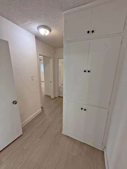 Building Photo - 833 S Plymouth Blvd