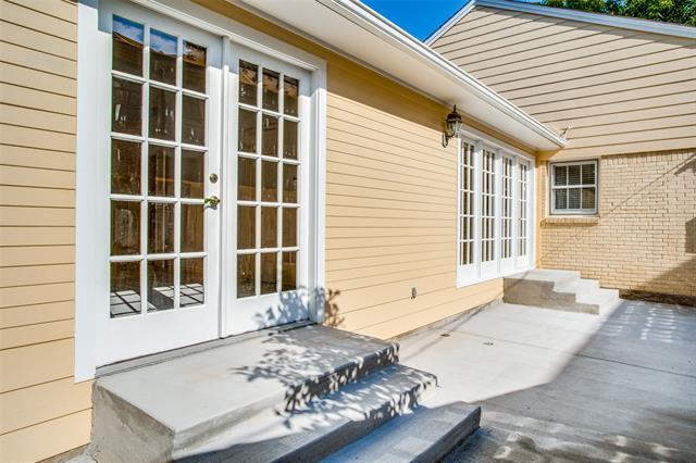 Building Photo - 4209 Greenbrier Dr