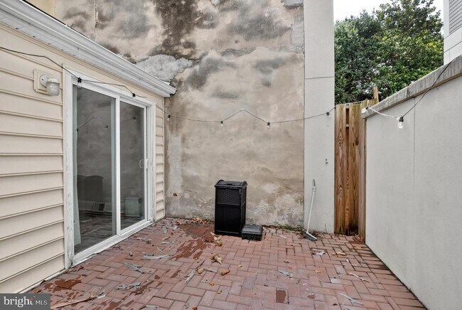 Building Photo - 130 Elfreth's Alley