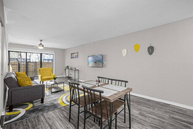 Building Photo - 13915 Heritage Club Dr