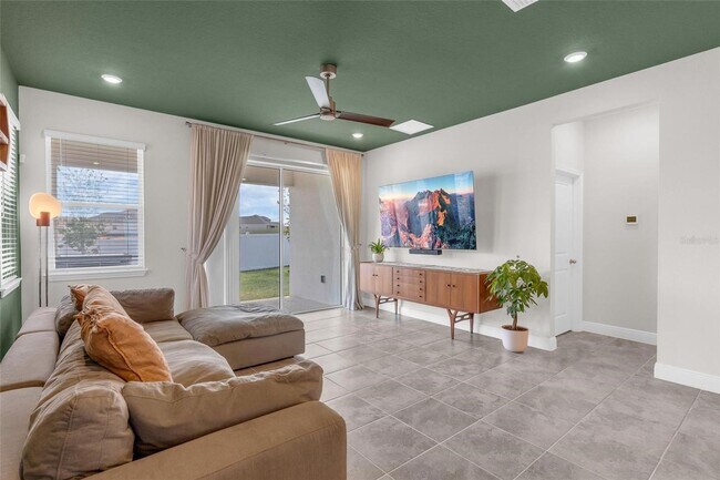 Building Photo - 2019 Sunshine Peak Dr