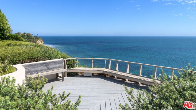 Building Photo - 29020 Cliffside Dr