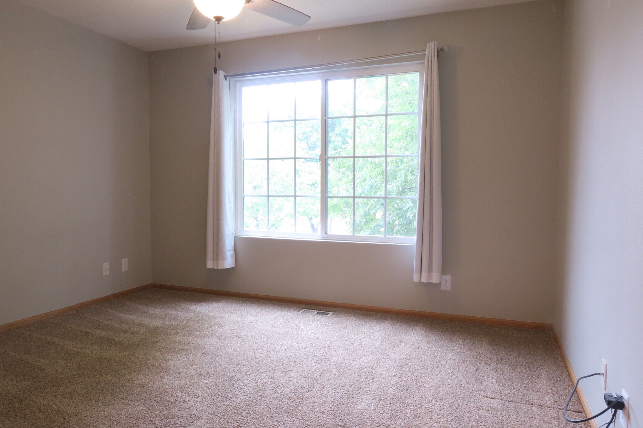 2nd bedroom (view from hallway) - 9817 Suncrest Ln