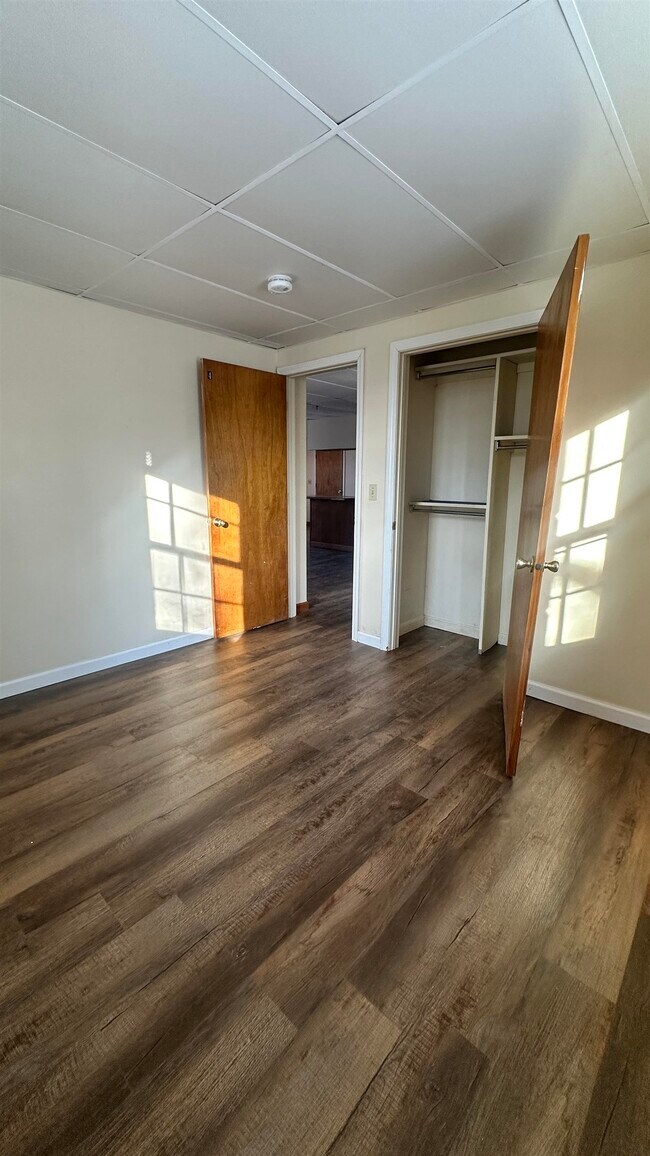 Building Photo - 324 Main St