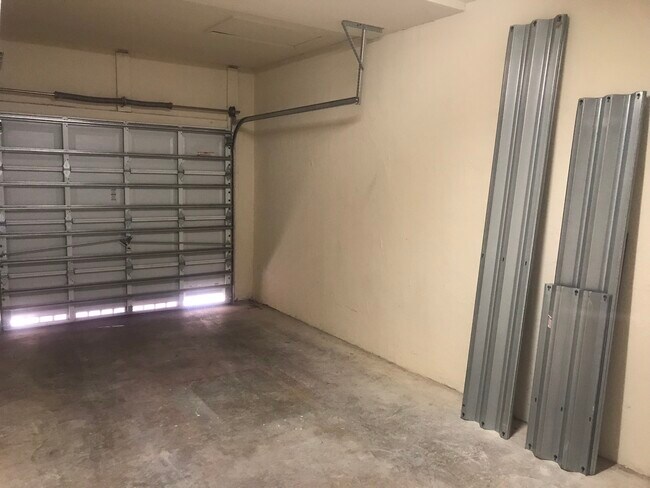 Building Photo - 3222 NW 31st Terrace