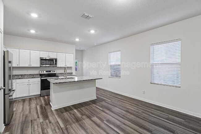 Building Photo - 14374 Palm Ridge